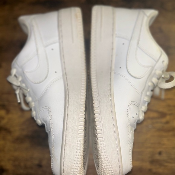 Nike Women’s Air Force 1 White Sneakers size 9 - Picture 8 of 8